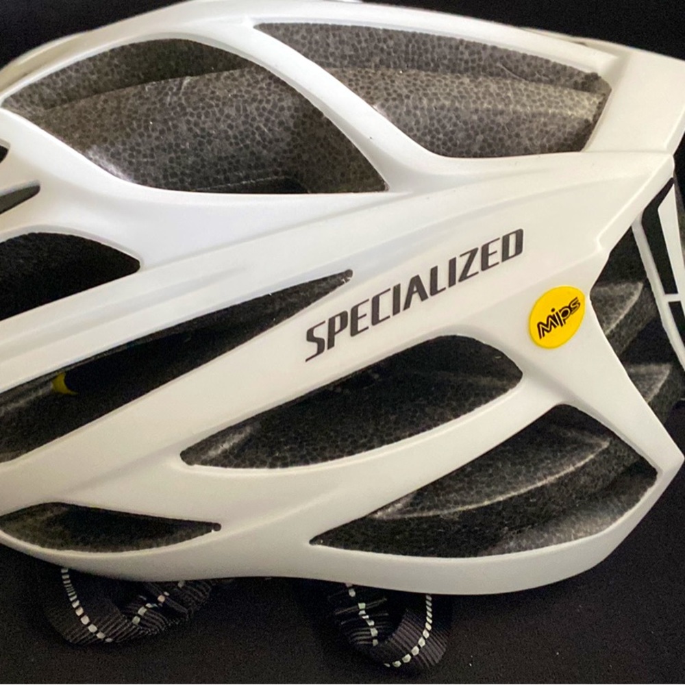 Specialized Echelon II Cycling helmet never used like new size medium.